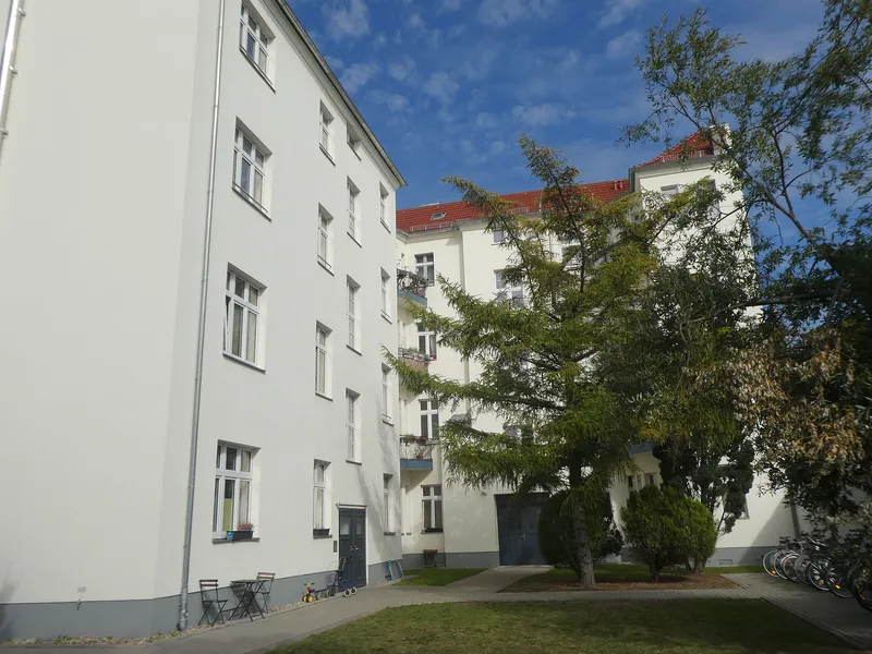 Bürgerstraße - Altbau-Charme in beliebtem, aufstrebendem Kiez - 2 Zimmer - Erdgeschoss — photo 1